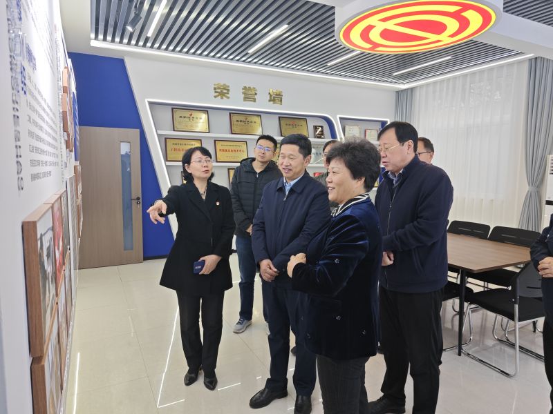 用力肏,使劲插屄在线2025年05月09日上午 安阳市人大常委会副主任、市总工会党组书记、主席夏军一行莅临华阳电磁铁参观调研；对公司2023年全国五一劳动奖章获得者汪利娜慰问，并听取劳模工作室相关情况汇报